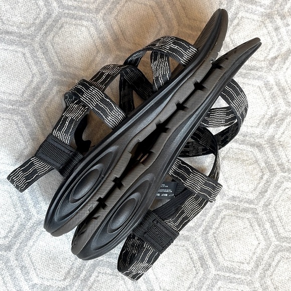 CHACO Sandals Z/2 Classic Adjustable Black White Pattern Strap Women’s  Sz:8 - Picture 6 of 15